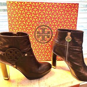 Tory Burch Vintage Whitney bootie in black size 8